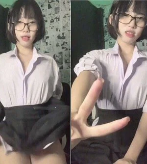 Clip sex của em học sinh vú nhỏ lồn không lông